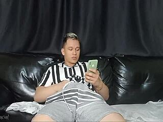 peguei o meu marido se masturbando e resolvi ajudar ele gozar dentro de mim