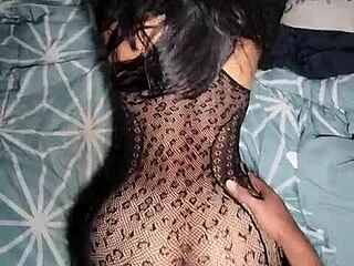 란제리 섹시 엉덩이 작은키 18+ 브루넷 고용