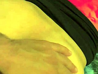 viejo de 40 coje a joven de 20 en el culo rosita