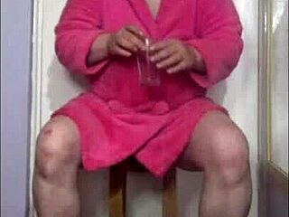 Eh, ada pipis buat gue mainin gak? 😜