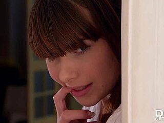 Hey, check Luna Rival and Rebecca Volpetti in a wild coed threesome!