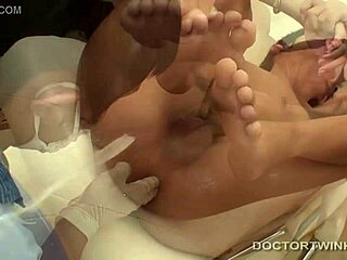  sapık Asyalı adamlar Non ve Golf, medikal fetiş oyununa dalıyor