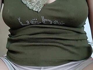 Gai Xinh Shakes It Hard on Bigo Live 2!