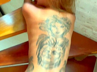 Eu dobrei Kevlyn Santos chupando pau grande na mesa