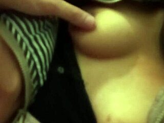 ¿Qué más caliente que chupar tetas latinas en cajero público?