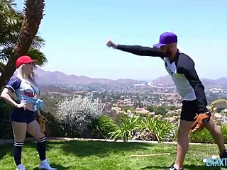 Hei, vrei să vezi blondă adolescentă 18+ Haley Spades cu pizda rasă lovită de pula tare a lui Billy Boston?