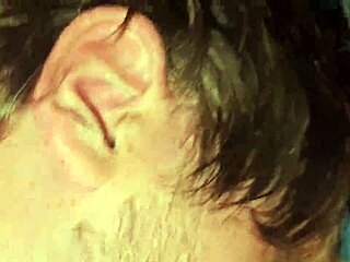 Gejevski deepthroat gre trdo v usta, ta pička zadane vsako točko!