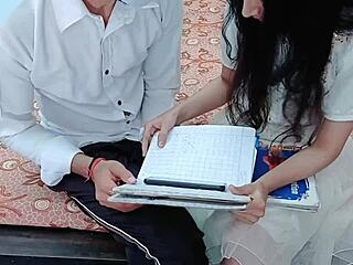 นักศึกษาอินเดียเย็ดแบบเดสีกับดูดปากและเลียหีชัดเจน