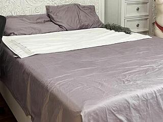 Пухлая Синди Вонг, мой пушистый хвост-плаг сводит меня с ума с большим зеленым вибратором