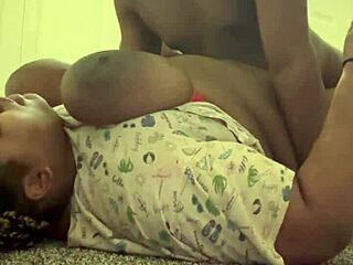 Ebony BBW uzun iş günü sonrası sert sikiş istiyor