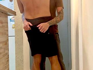 남자가 보지를 박고 싶어했어, 내가 불러서 엉덩이 박게 했어