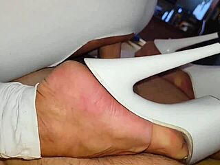 Milf dikongkek keras dalam legging dan heels tinggi