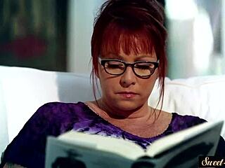 I can’t get over this glamcore teen jizzed on ass!