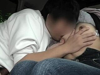 Japansk kjæreste suger meg i bilsex!