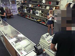 Babe Shows Cunt and Sucking Skills in Amateur Scene