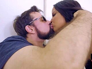 Sem Miseria - Devouring Luana Aguiar's Juicy Shaved Pussy Hard.