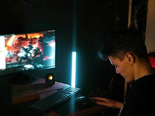 distracted the guy from the game for some fucking with twink