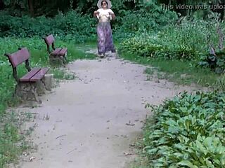 妻子公共公园炫耀透明裙子 😳