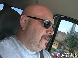 Pipe lubrique avec homosexuel chaud !