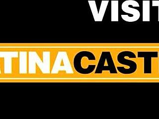 Latina apertadinha escancarada por caralho enorme