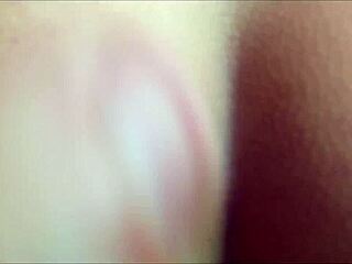 รูแน่นๆ ของแฟนสาวเหมือนร้องขอเลยบนเตียงที่ดังเอี๊ยดๆ