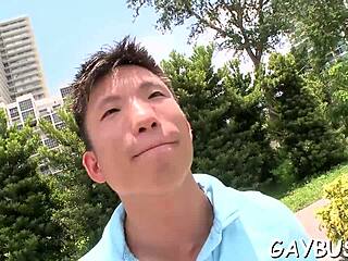 Whoa! Blindfolded stud tricked into gay oral by hunk!