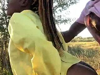 Kena Tangkap Ponteng Kelas, Dibongkok Untuk Pancut Batang Hitam Besar