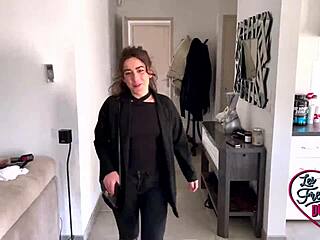 Crystal et Man�a, Deux Amatrices Françaises Sexy, Rêvent d’un Plan à Trois Sauvage