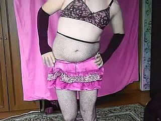 Twerking My Big White Ass as Crossdresser Sissy on Webcam