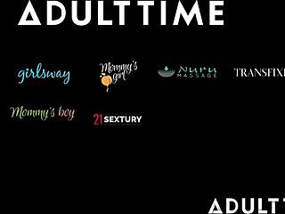 소로리티 걸들이 룸메이트 리나 러빙스 몰래 엿보다 걸려서 야한 쓰리썸