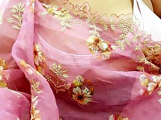 ねえ、私のセクシーなベトナムおっぱい見たくない？