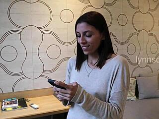 Klempíř přišel a ošukal mě tvrdě zatímco manžel nebyl, jízda v POV stylu