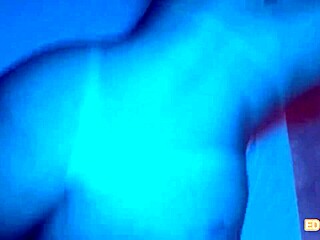 Baladinha with novinha g delícia, lots of sex without condom in red and sheer.