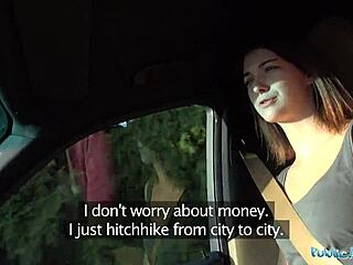 Public Agent ridică studentă autostopistă pentru acțiune pulă grasă
