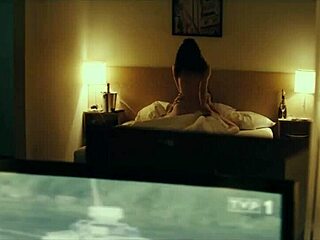 ดูดารานั่งขย่มโชว์ตูดเปลือย!