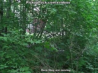 Чернокожа курва се чука яко в гората за 200 евро