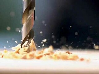 ג'וזלין קלי ברונטית גדולת ציצים קושרת בחור ללקיקת תחת לפני זיון קשה