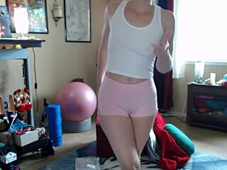 Hey, what’s Aurora Willows unboxing from her fan love gift?