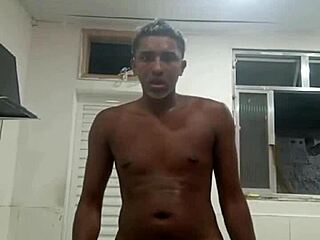 Market employees sneak wild sex during rio carnival