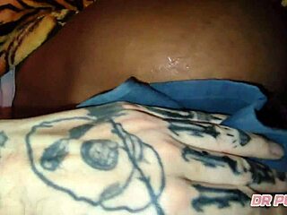 Ebony Angolan Gets Licked Wet