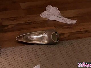 hey girls, wanna play with celeste star and malena morgan’s teen pussies?