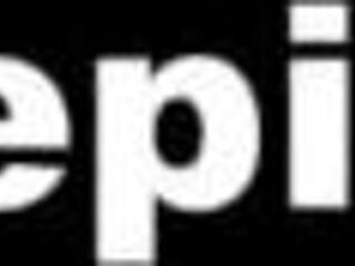 Ayah tiri tenangkan anak tiri marah dengan seks