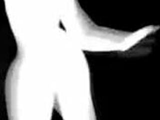 야, 검은 트걸 아리가 여기서 엄청 야하게 굴어!