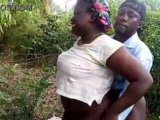 يا، مسكونا وإحنا ننيك في الغابة يوم الأحد