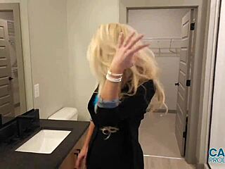 Sveti hudič, Milf nepremičninska posrednica Alexis Malone z VELIKIMI CICAMI JEBE stranko trdo!