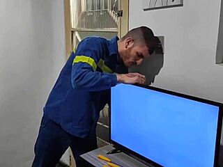 i called the electrician for tv help and paid with wet pussy blowjob