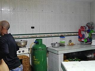 남편 친구가 나를 스쿼트할 때까지 박아줘