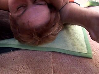 ドイツのシニアたちがキンキートイでワイルドな3Pを楽しんでる？