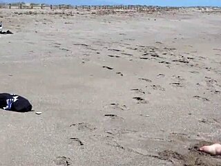 Вау, доггинг без кондома с незнакомцем на пляже... так горячо! 😈