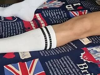 След футболния мач доминирах виетнамския играч с големия си кур в BDSM без презерватив сесия